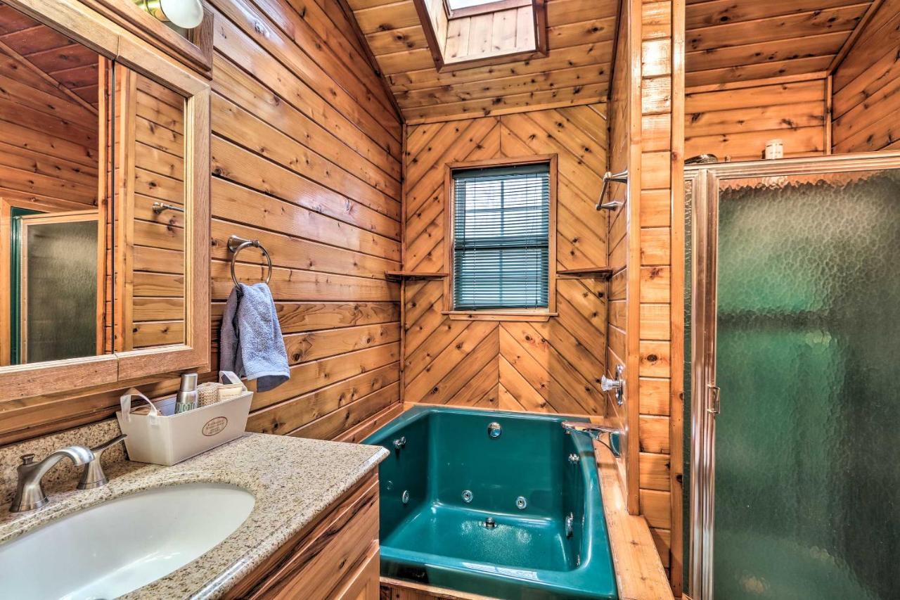 Henryville Home With Hot Tub About 5 Mi To Camelback! Luaran gambar